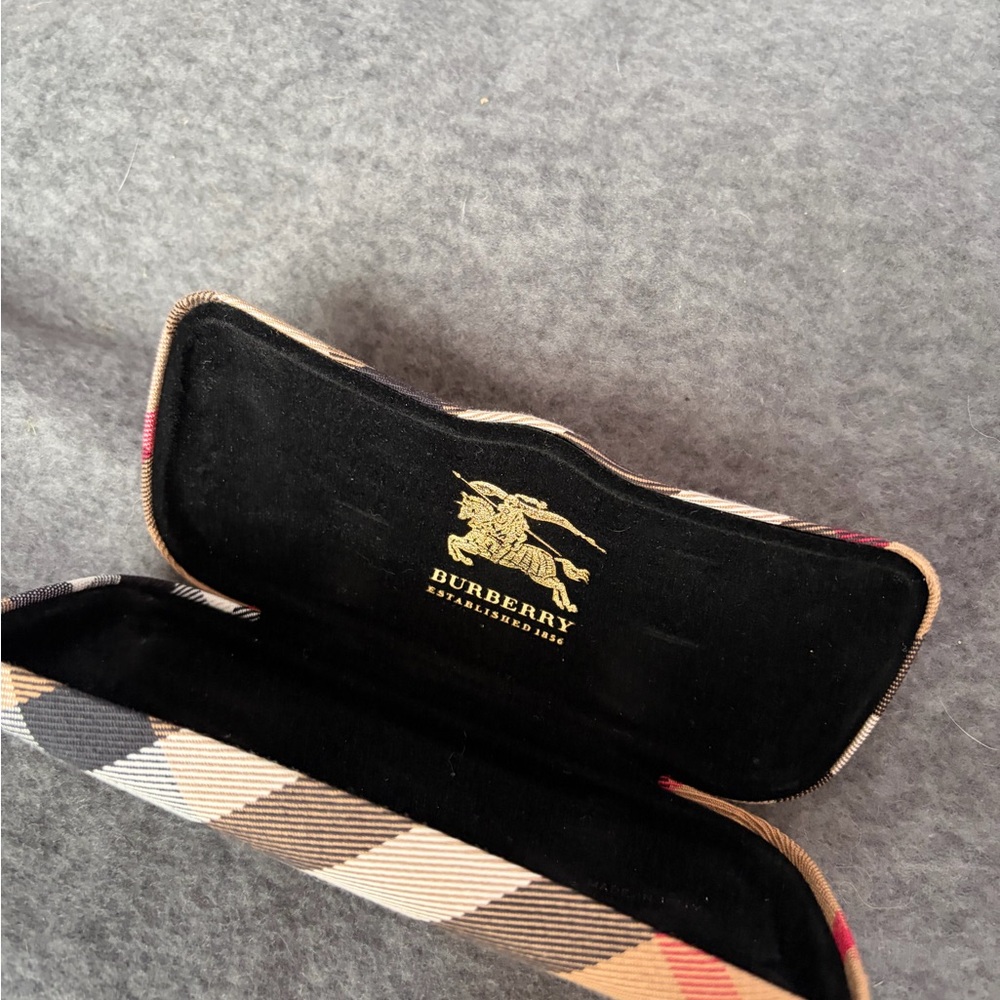 Burberry Check Zip Eyewear Case in Classic Nova Check